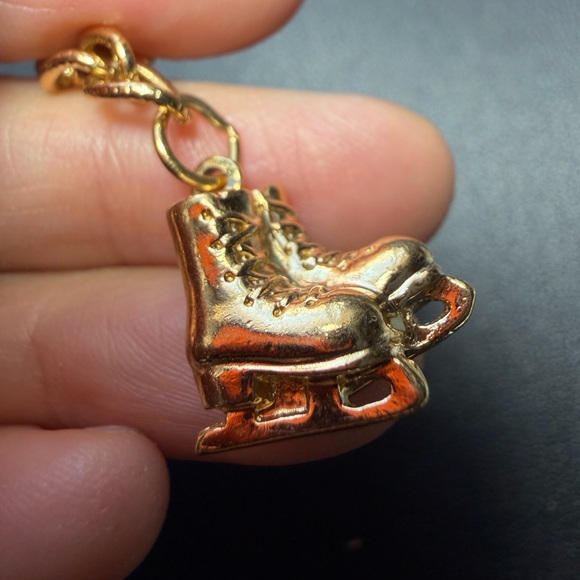 Vintage 1973 Avon Gold Tone Child's Charm Bracelet - Picture 10 of 12